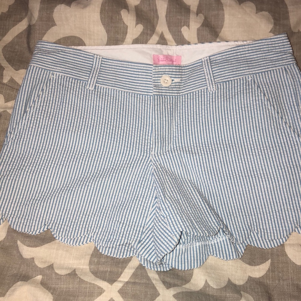 Lilly Pulitzer blue seersucker buttercup shorts
